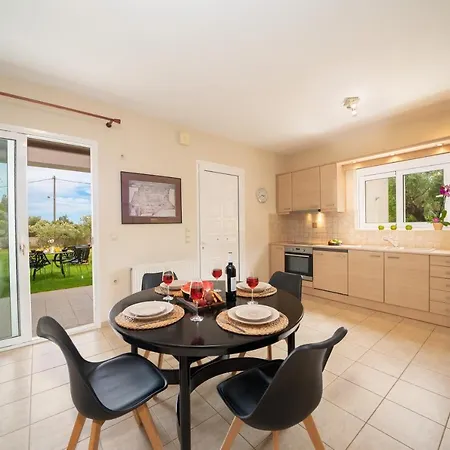 Holiday home Cicada Karavados