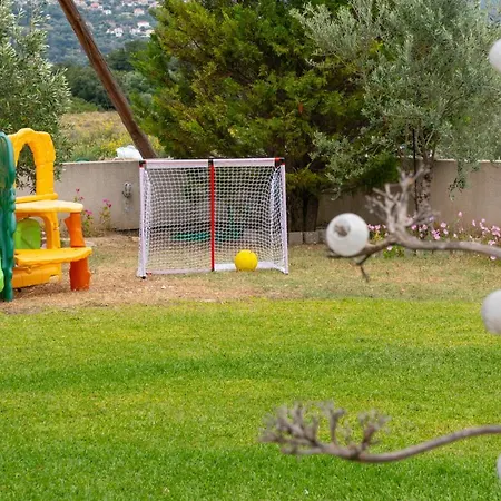 別荘 Cicada Karavádhos